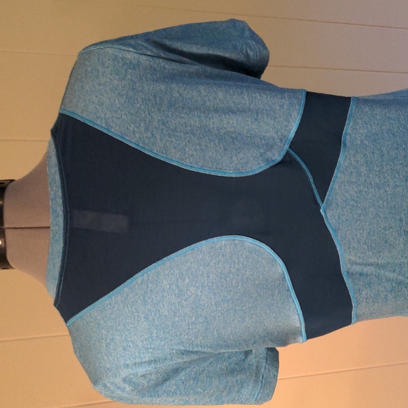 Lole Workout Top - Women's Medium - Blue Short Sleeve - Picture 4 of 5